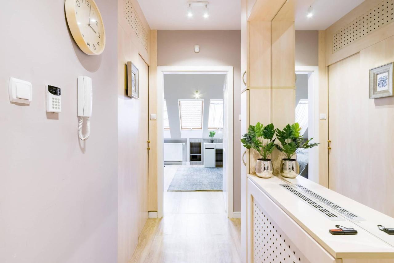 Sunny And Central Penthouse With Private Garage Budapest Exteriör bild