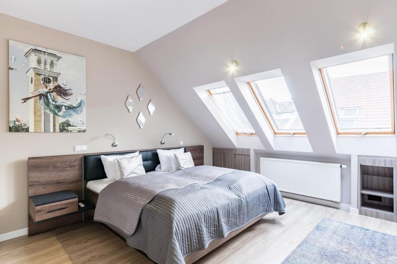 Sunny And Central Penthouse With Private Garage Budapest Exteriör bild