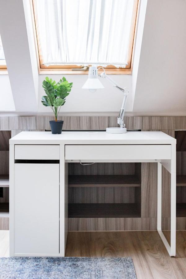 Sunny And Central Penthouse With Private Garage Budapest Exteriör bild