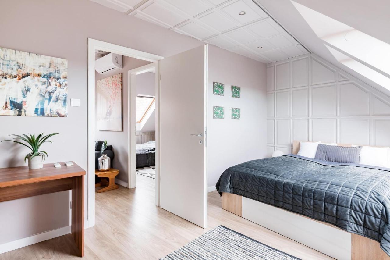 Sunny And Central Penthouse With Private Garage Budapest Exteriör bild