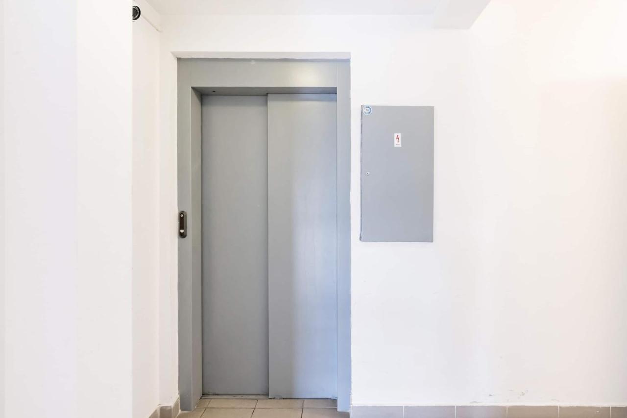 Sunny And Central Penthouse With Private Garage Budapest Exteriör bild