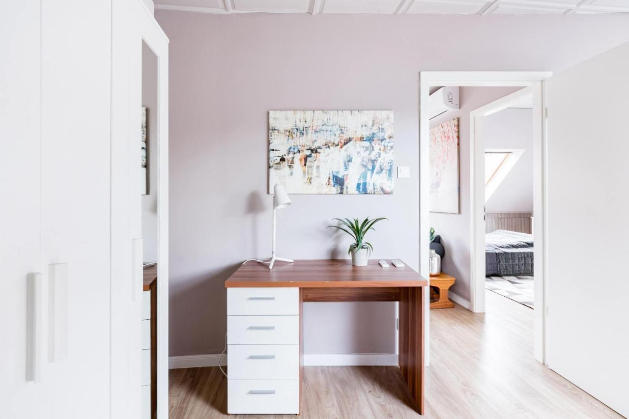 Sunny And Central Penthouse With Private Garage Budapest Exteriör bild
