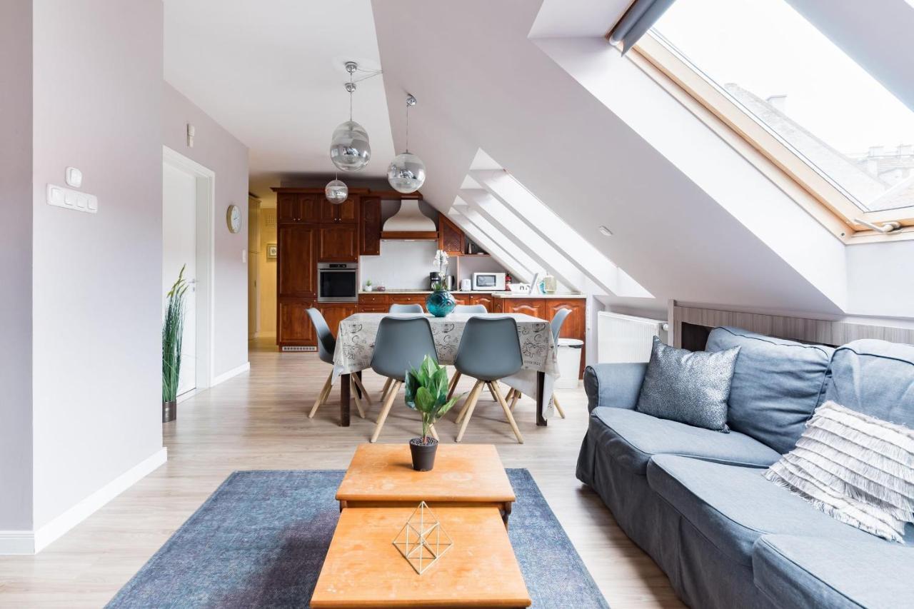 Sunny And Central Penthouse With Private Garage Budapest Exteriör bild